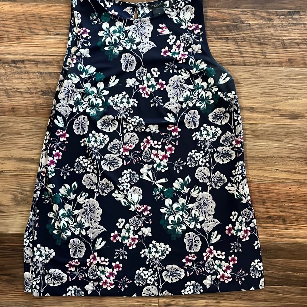 Longer sleeveless blouse with side split on each side